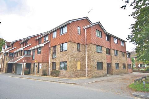 Studio to rent, Leacroft, Staines-upon-Thames, Surrey, TW18