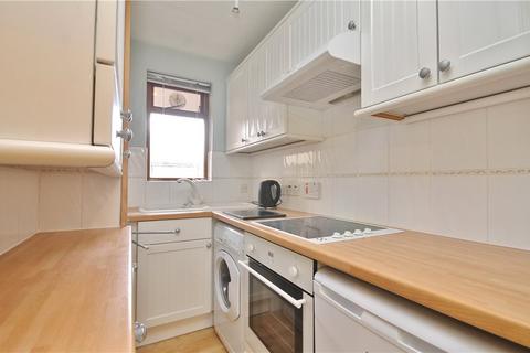 Studio to rent, Leacroft, Staines-upon-Thames, Surrey, TW18