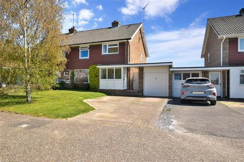 77 Hillside, Horsham, RH12 1NF