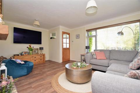 77 Hillside, Horsham, RH12 1NF