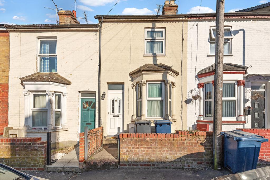 Oakridge Road, High HP11 2 bed terraced house for sale £275,000