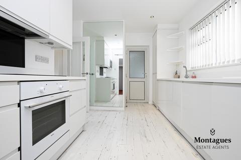 10 Centre Avenue, Epping, CM16 4JU