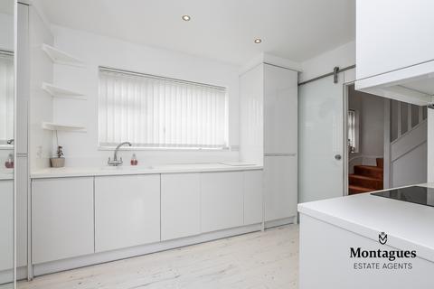 10 Centre Avenue, Epping, CM16 4JU