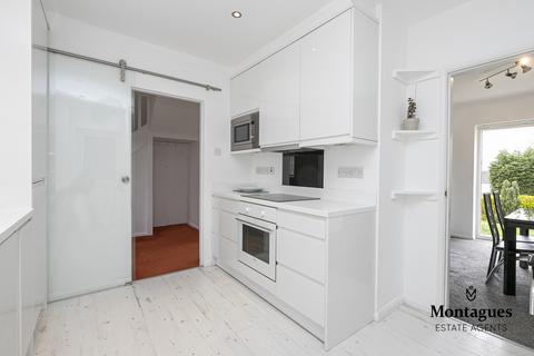 10 Centre Avenue, Epping, CM16 4JU
