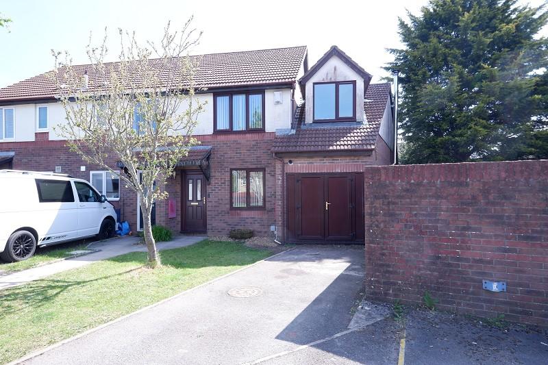 139 Glenbrook Drive, Barry, The Vale... 3 bed end of terrace house £