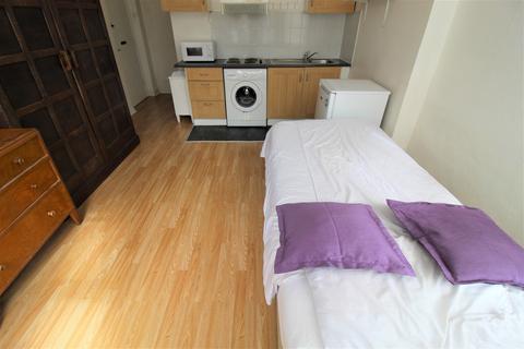 Studio to rent, Anson Road, Kilburn, London NW2