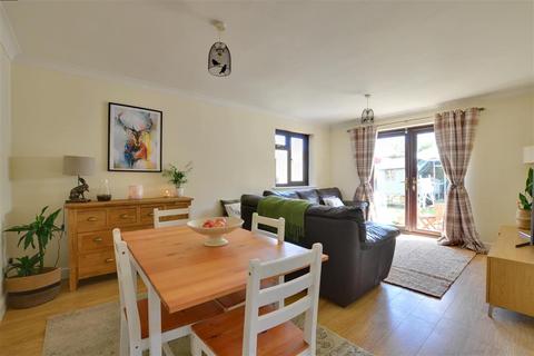 69 Copperfields, Lydd, Romney Marsh, TN29 9UU