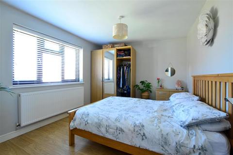69 Copperfields, Lydd, Romney Marsh, TN29 9UU