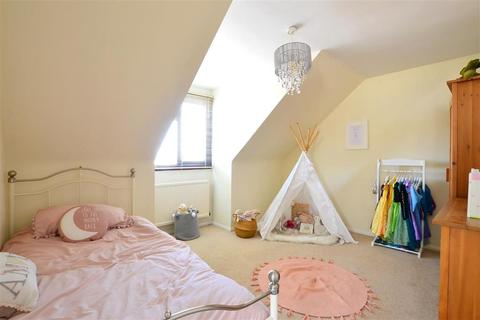 69 Copperfields, Lydd, Romney Marsh, TN29 9UU