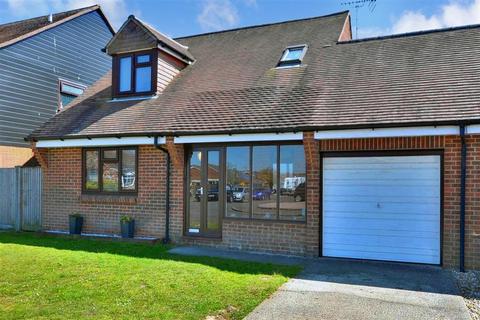 69 Copperfields, Lydd, Romney Marsh, TN29 9UU