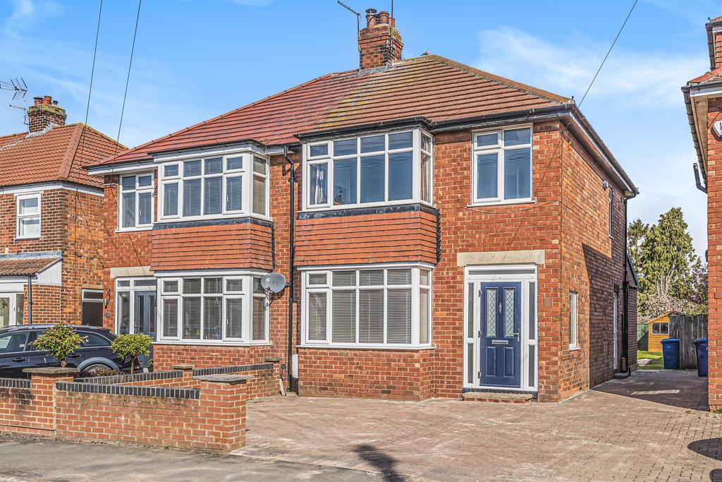Copandale Road, Beverley, East Yorkshire, HU17 7BN 3 bed semidetached