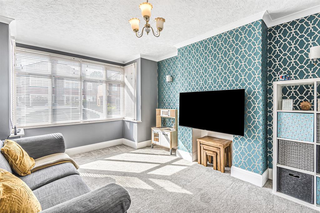Copandale Road, Beverley, East Yorkshire, HU17 7BN 3 bed semidetached