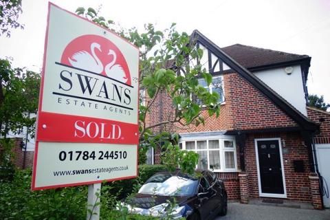 37 Meadway, Ashford, TW15 2TJ