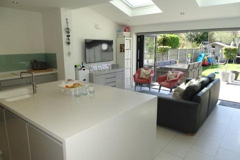 37 Meadway, Ashford, TW15 2TJ