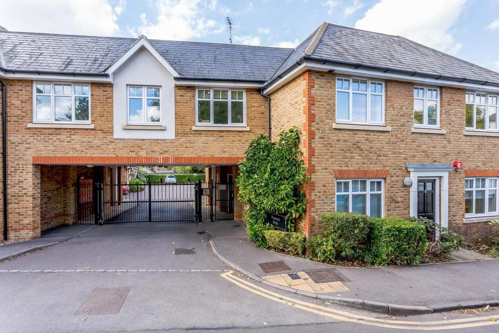 Manor Road, WaltonOnThames, KT12 2 bed apartment £1,195 pcm (£276 pw)
