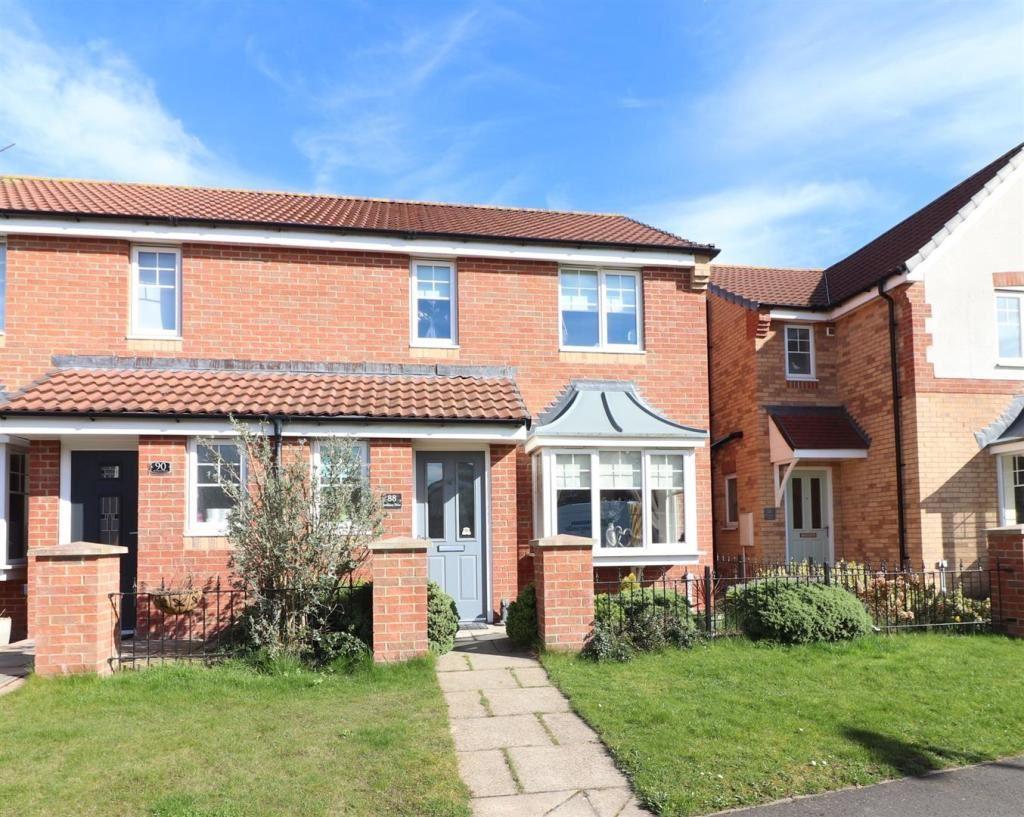 Rothbury Drive, Ashington, Northumberland, NE63 8TQ 3 bed semidetached