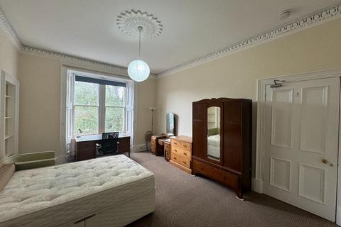 3 bedroom flat to rent, Marchmont Crescent, Marchmont, Edinburgh, EH9