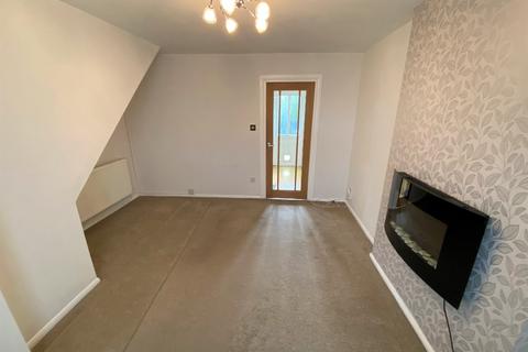 2 bedroom semi-detached house to rent, Chelmsford Drive, Grantham, Grantham, NG31