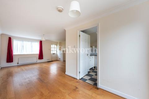 15b, Broomfield Cottages Broomfield Road, London, N13 4NN