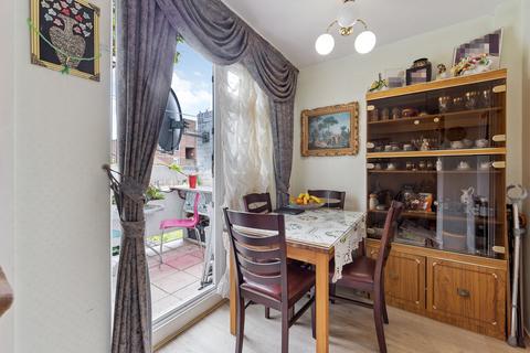 2 bedroom maisonette for sale, George Vale House  E2