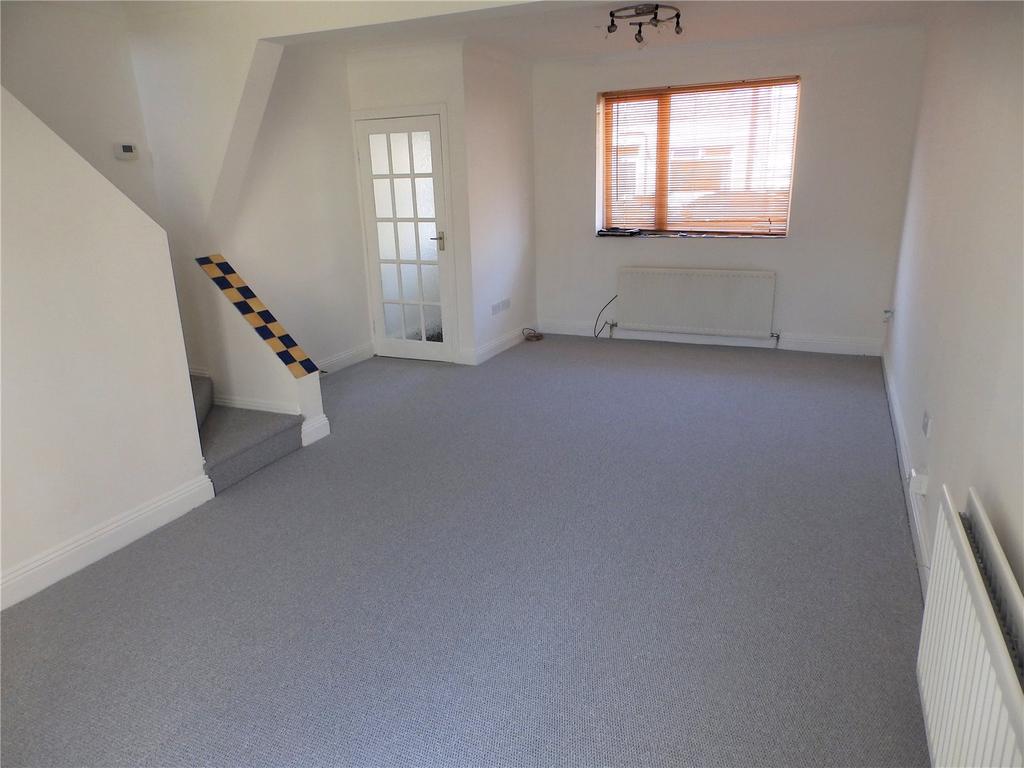 Summers Street, Swindon, Wiltshire, SN2 3 bed terraced house £200,000