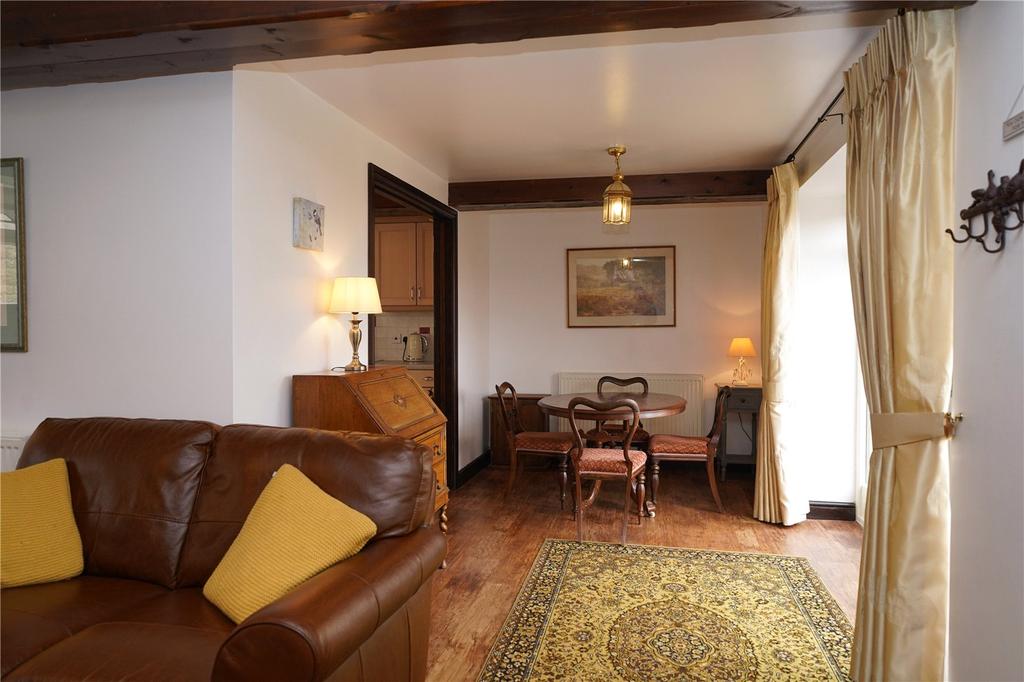 Sitting/Dining Area