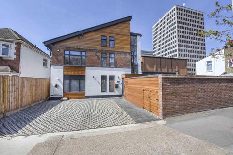 1 Howard Road, New Malden, KT3 4DW