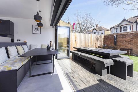 1 Howard Road, New Malden, KT3 4DW