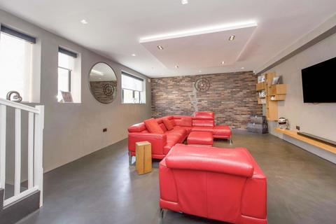 1 Howard Road, New Malden, KT3 4DW