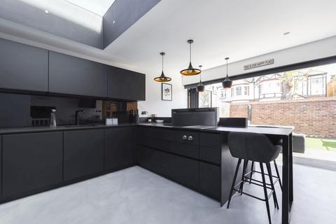 1 Howard Road, New Malden, KT3 4DW