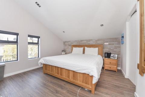 1 Howard Road, New Malden, KT3 4DW