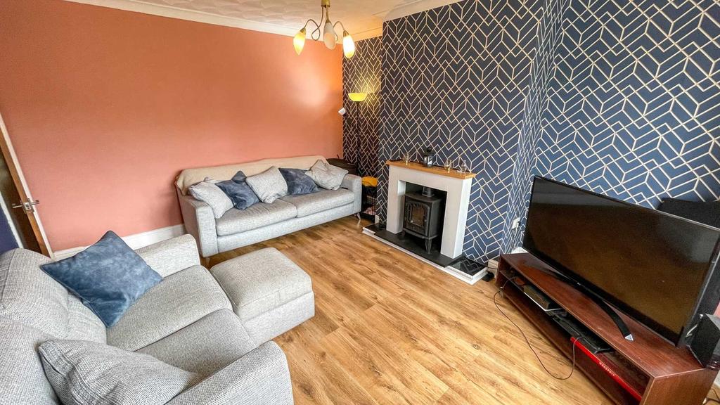 Vista Avenue, Earlestown 2 bed end of terrace house £135,000