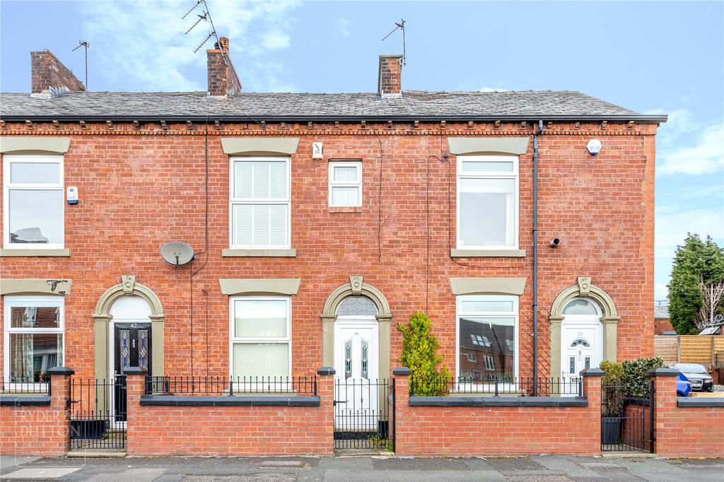 Neild Street, Hathershaw, Oldham, OL8 2 bed terraced house £120,000