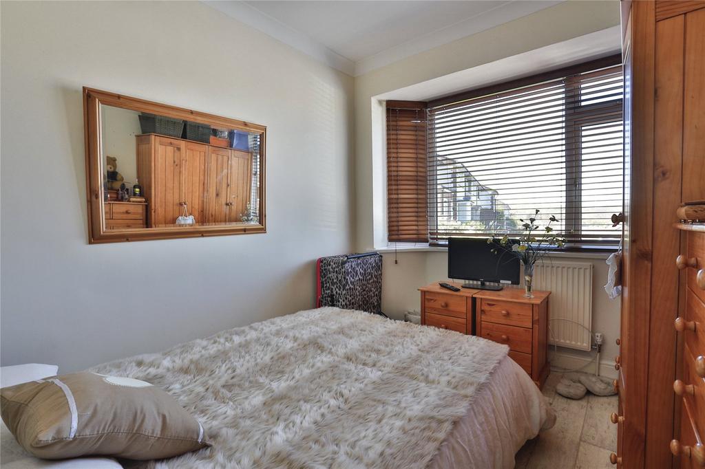 Dean Gardens, Portslade, East Sussex, BN41 2 bed bungalow £385,000