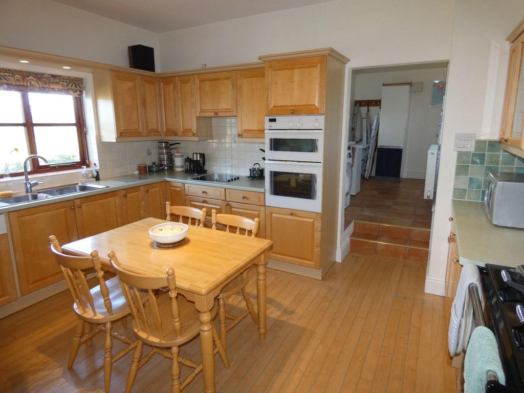 Glenydd, Pencefn Road, Dolgellau LL40 2ER 5 bed detached house £410,000