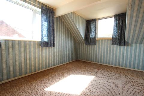 8 Kingsway, Lower Darwen, Darwen, BB3 0RF
