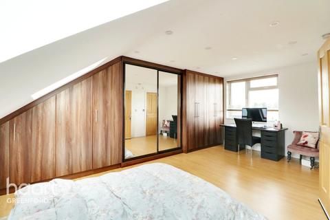 57 Garrick Road, Greenford, UB6 9HU