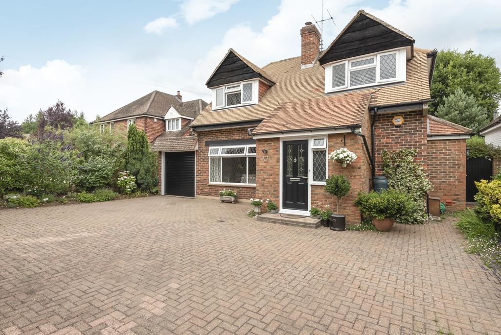 Hare Hill Close, Pyrford, GU22 3 bed detached house £935,000