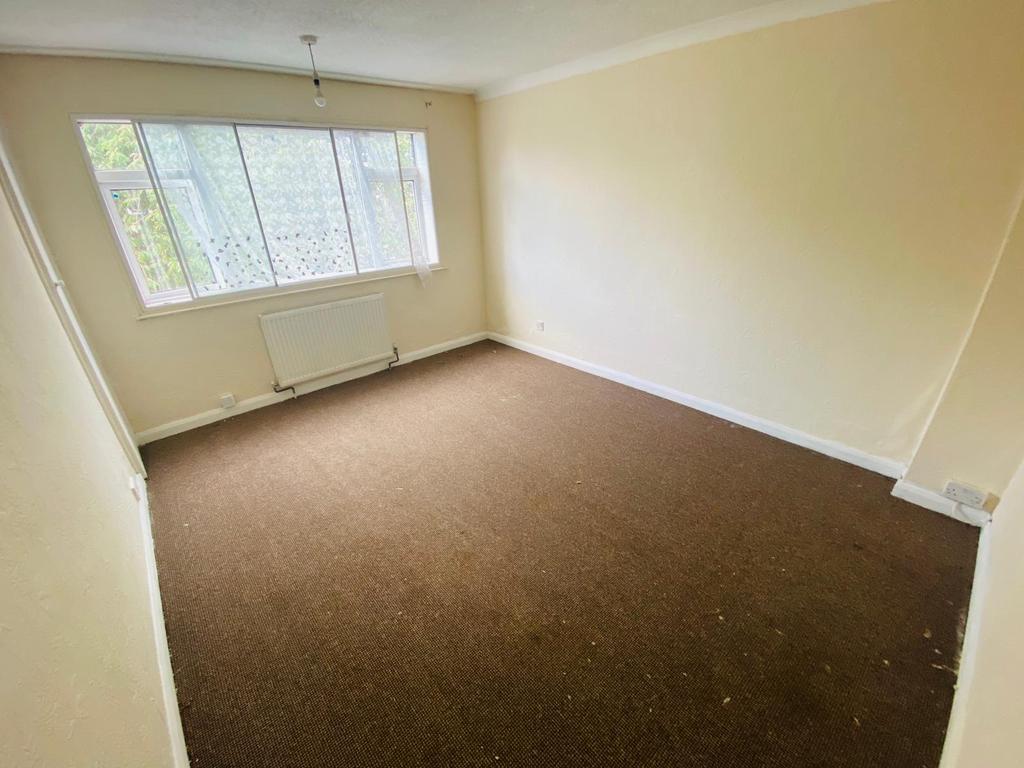 Birchway, Hayes UB3 5 bed semidetached house £2,250 pcm (£519 pw)