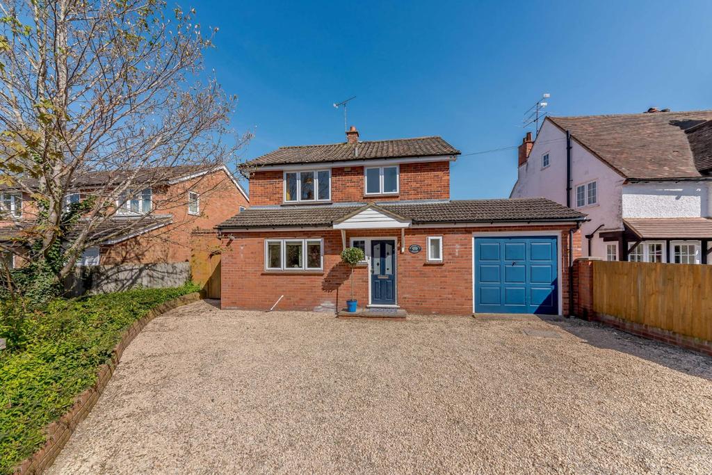 Horseshoe Road, Pangbourne, Reading 4 bed detached house £725,000