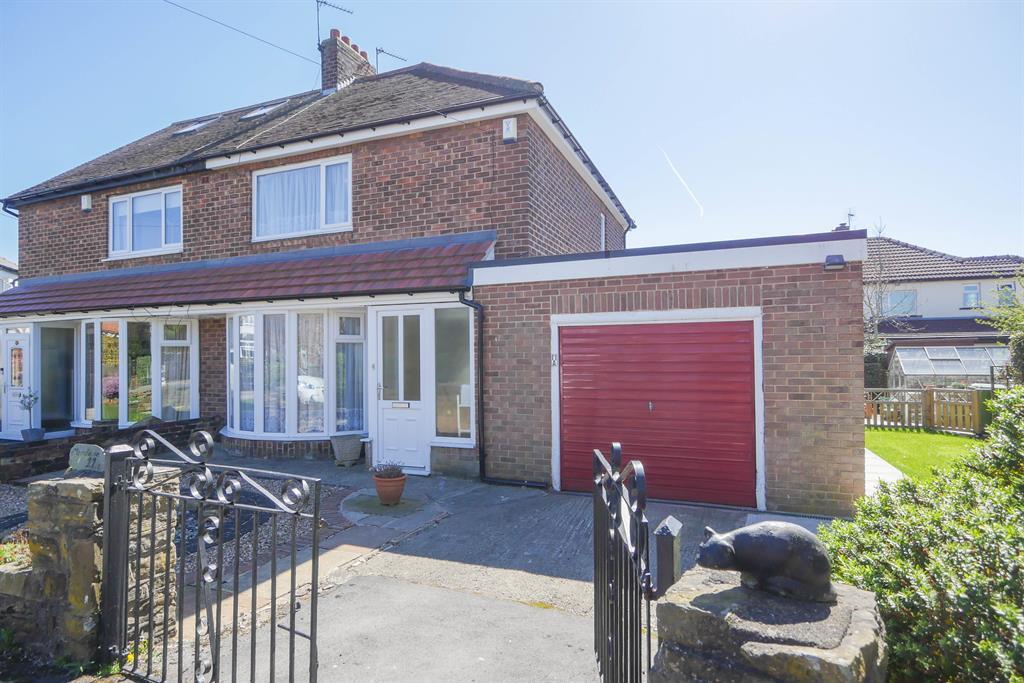 Moorfield Gardens, Pudsey, LS28 2 bed semidetached house £250,000