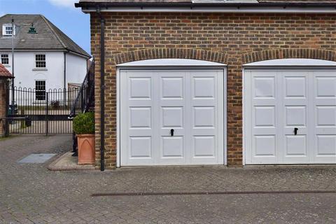 10 Anisa Close, Kings Hill, West Malling, ME19 4EW