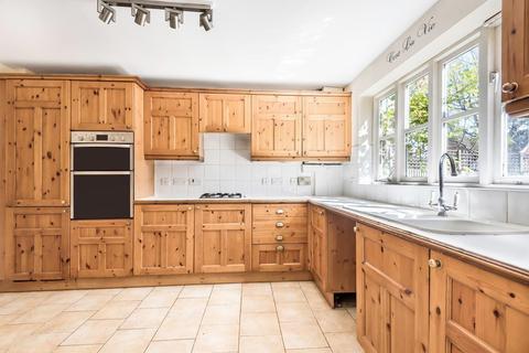 5 Coppice Place, Wormley, Godalming, GU8 5TY