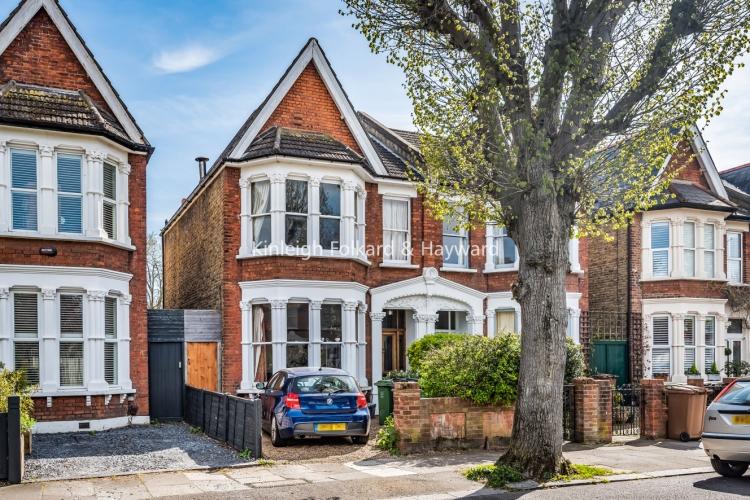 Bargery Road London SE6 4 bed house - £2,300 pcm (£531 pw)