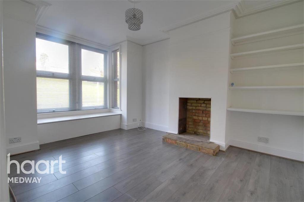 Cliffe Road, Strood, ME2 4 bed terraced house £1,200 pcm (£277 pw)