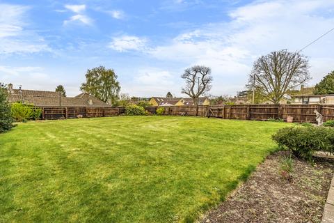 12 Close Gardens, Tetbury, GL8 8DU