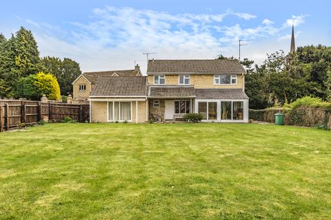 12 Close Gardens, Tetbury, GL8 8DU