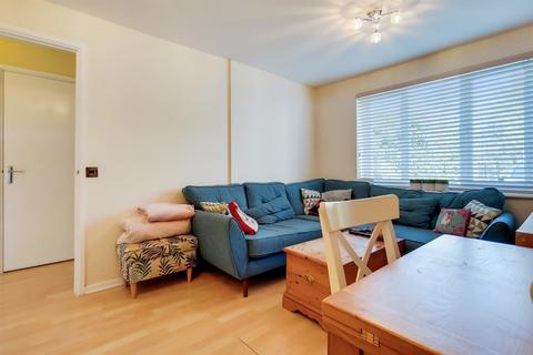 194 Heathfield Drive, Mitcham, CR4 3RH