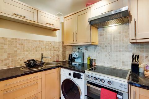 194 Heathfield Drive, Mitcham, CR4 3RH