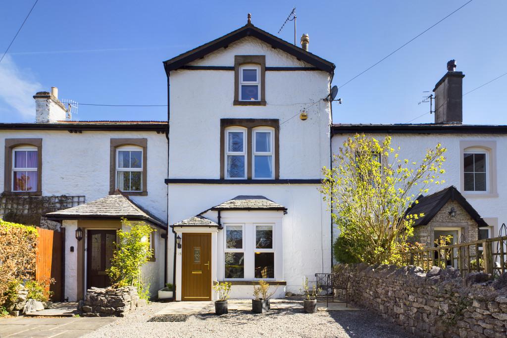 Silverdale Road, Arnside, Cumbria, LA5 0AH 3 bed terraced house £300,000